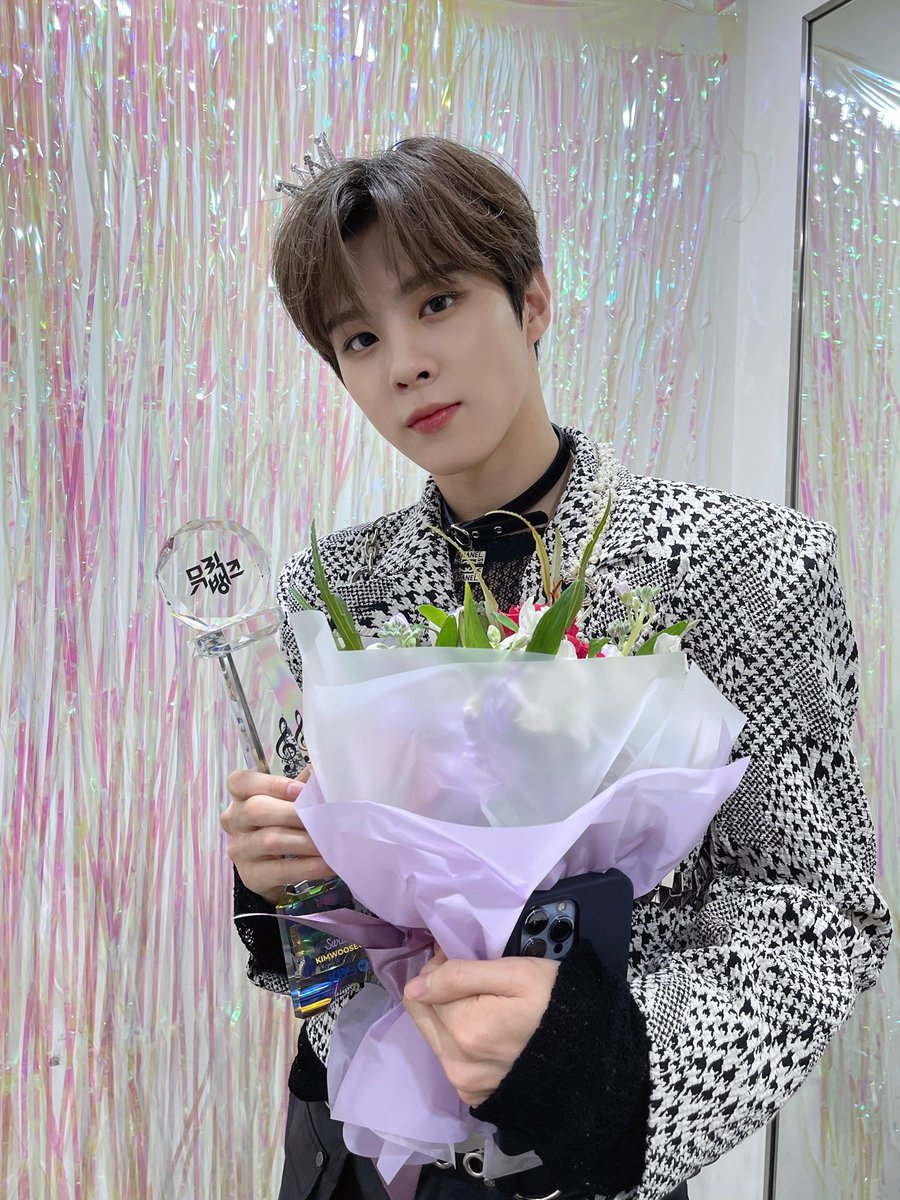 KWS_Social's tweet photo. Thank you so much #KIMWOOSEOK for giving us the best album we could ever ask for. You deserve the trophy and every bit of success of Rêve era. We are beyond proud and happy! 💖🌸

@KWS_official_ #김우석 #3RD_DESIRE_Reve 
#우석이는_언제나_스위치온
#Adieu_KimWooseok_Switch https://t.co/C6MZmgBNrb