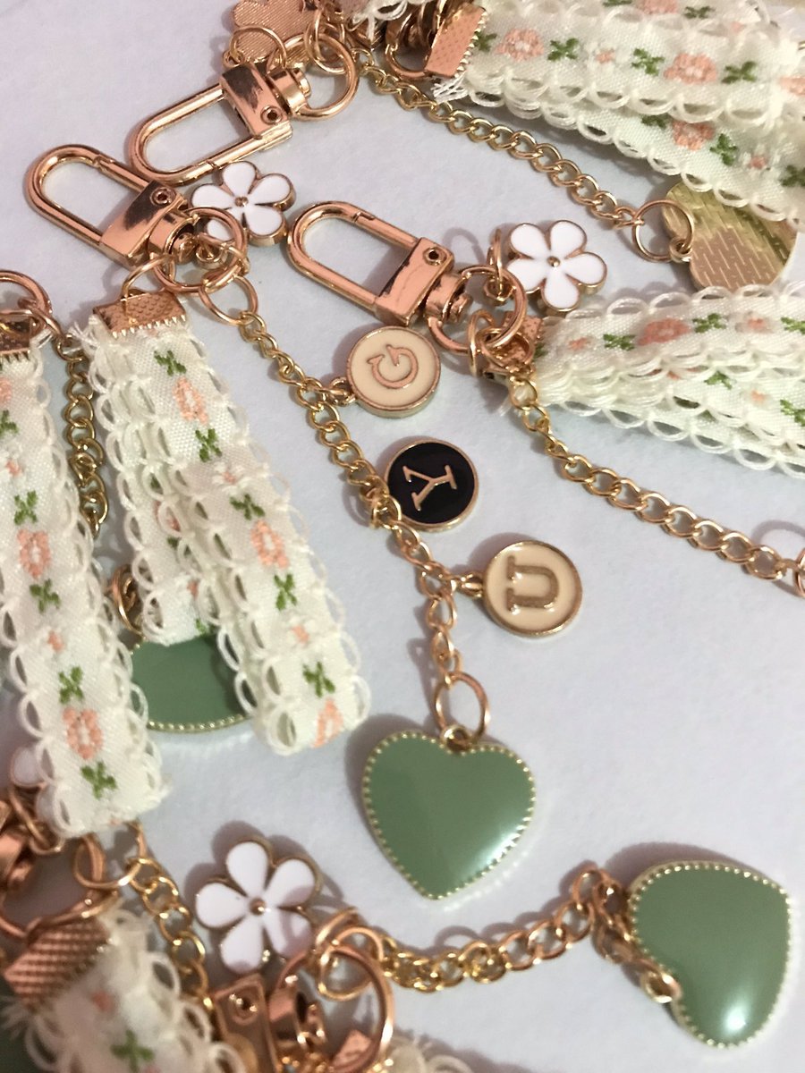 gyuuu97's tweet photo. HELP RT| 🇲🇾 only
PREORDER ”GYU” KEYCHAIN 
-RM 8 
-FREE POSTAGE ✅
-FREEBIES ✅
-15 SLOT ONLY!
-4~5 weeks / dont buy if you cant wait
-Special for gyu’s bday

dm if interested 
#pasarseventeen #pasarSVT https://t.co/GF89iHHwkk