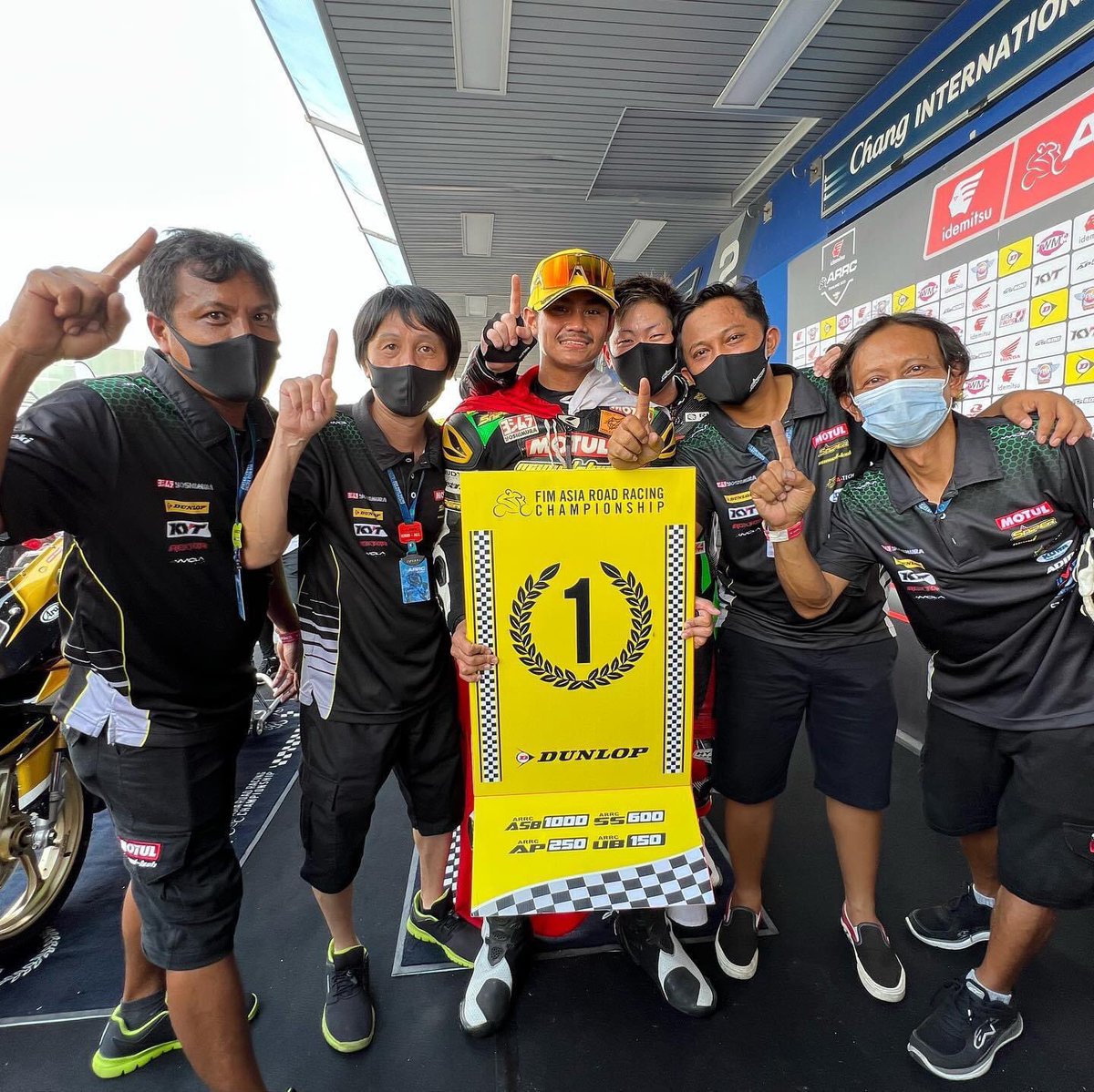 MotorModif's tweet photo. Hasil AP250 Race 2 :
P1 Andy Muhammad Fadly
P2 Rafid Topan
P3 Rheza Danica
Kali ini podium disapu bersih oleh duta Indonesia. Mantap !
#ARRC #asiapower #motormodif https://t.co/rKHlFLbOuq