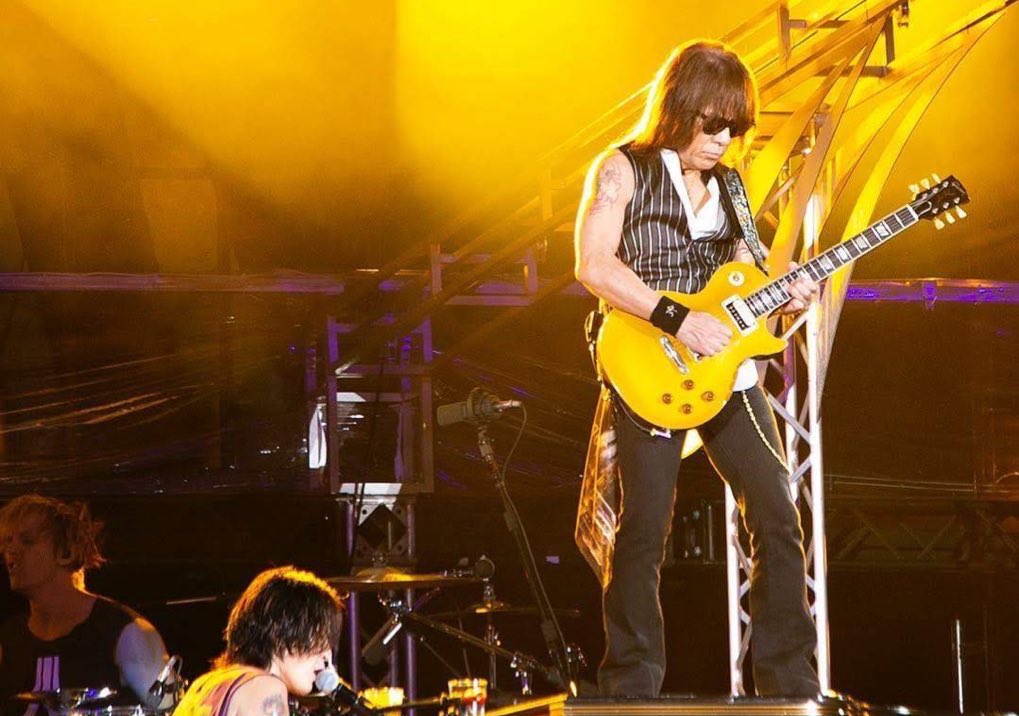  Happy Birthday 
Tak Matsumoto!!                              (     )  