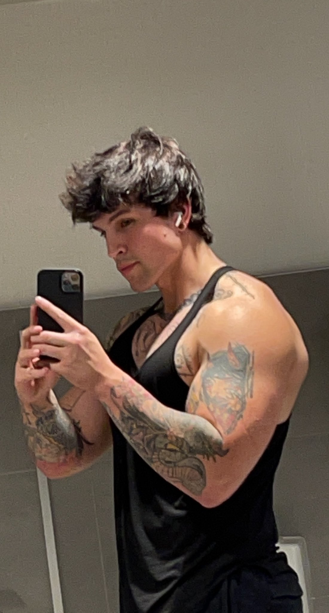 TW Pornstars - Trevor_wagner. Twitter. Arms. 4:18 AM - 27 Mar 2022