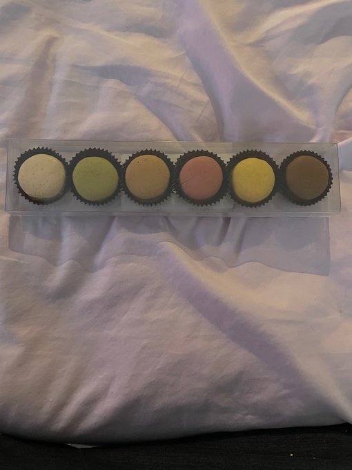 I had my best week ever for streaming and by far the most fun! I got some macaroons to celebrate! https://t