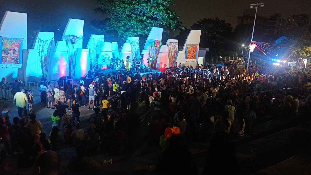 Martha_HerreraH's tweet photo. #Carnavalada estrenando escenario. https://t.co/OoCsSCkuKE