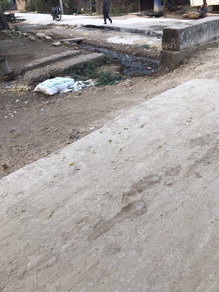 HasanAlisha's tweet photo. Sir they laid the roads in mulugu district, venkatapur mandal, Village venkatapur and forgot to fill the side roads with murram. Kindly ask contractor to fill the side roads. People facing issue because of that.@CollectorMulugu @DayakarRao2019 @MuluguSubColl @seethakkaMLA https://t.co/bEdBHR9Oce