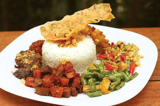 SUMJAMBAN's tweet photo. ㅤㅤㅤ

♪ nasi rames
♪ gado-gado
♪ pukis
♪ kerupuk

ㅤㅤㅤ https://t.co/E0wqg8GCN1