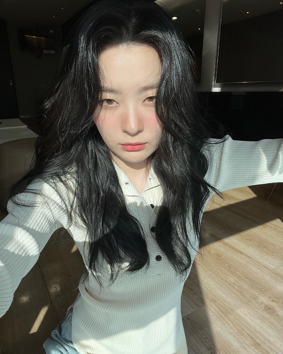 RV_SeulgiK's tweet photo. 음중 자연광은 못참지!!!! 🌷🌼💗🌸😝
https://t.co/eMiAvClI4f https://t.co/e1z7JMnBk2