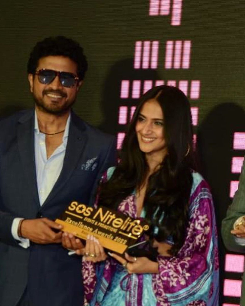 JonesKavya's tweet photo. HERE IT IS… From being Nominated to Winning 😊🙏
Humbled Honoured And Grateful for receiving the most Promising Musical Talent of 2022 Award for my EP Aaja Meri Baahon Mein!! 🙏❤️
Thankyou #sosnitelife🤗
#sosnitelifeawards #excellanceawards2022 #kavyajones https://t.co/bhQjheqNdo