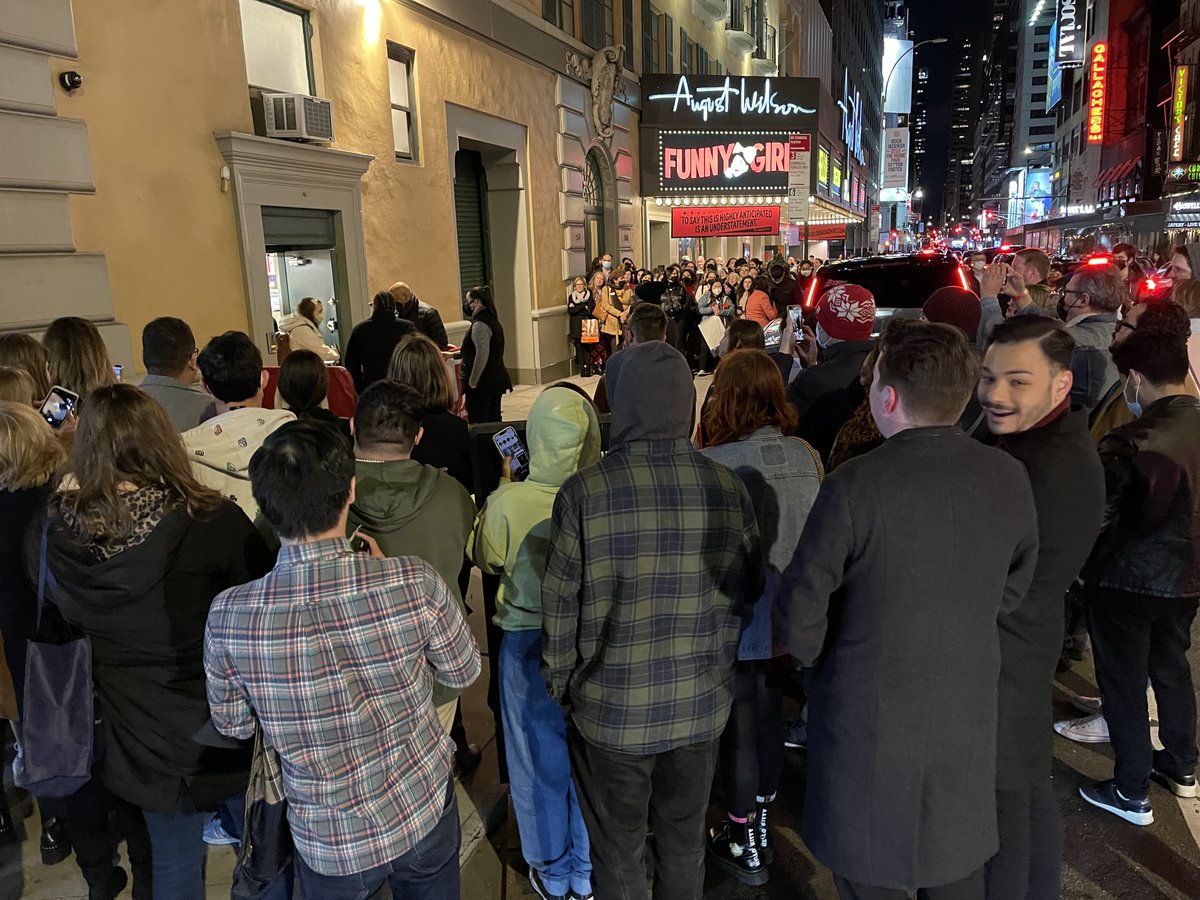 HarveyFierstein's tweet image. First preview of FUNNY GIRL was thrilling. So much fun to finally have an audience reacting to the show. And they really seemed to go nuts for it. Look at this stage door crowd, and when I left there was still a long line waiting to buy souvenirs! I'm going to sleep well tonight.
