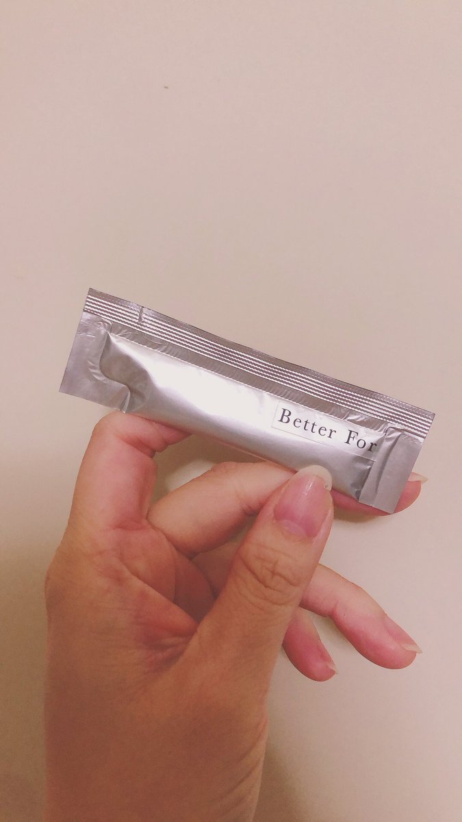 GIFTCOMMUNICAT1's tweet photo. こんにちは🔆
今日は、最近ハマってるものをご紹介します🤩✨
#BetterFor の #マヌカハニー 🍯💕
スティックタイプで食べやすく、
持ち歩きもしやすくて便利🙆♀️🌟
強い殺菌・抗菌・抗炎症作用を持つことで有名なマヌカハニー✨
#健康維持 が気になる方に
とってもオススメです🥰! https://t.co/6LXzACZhH7