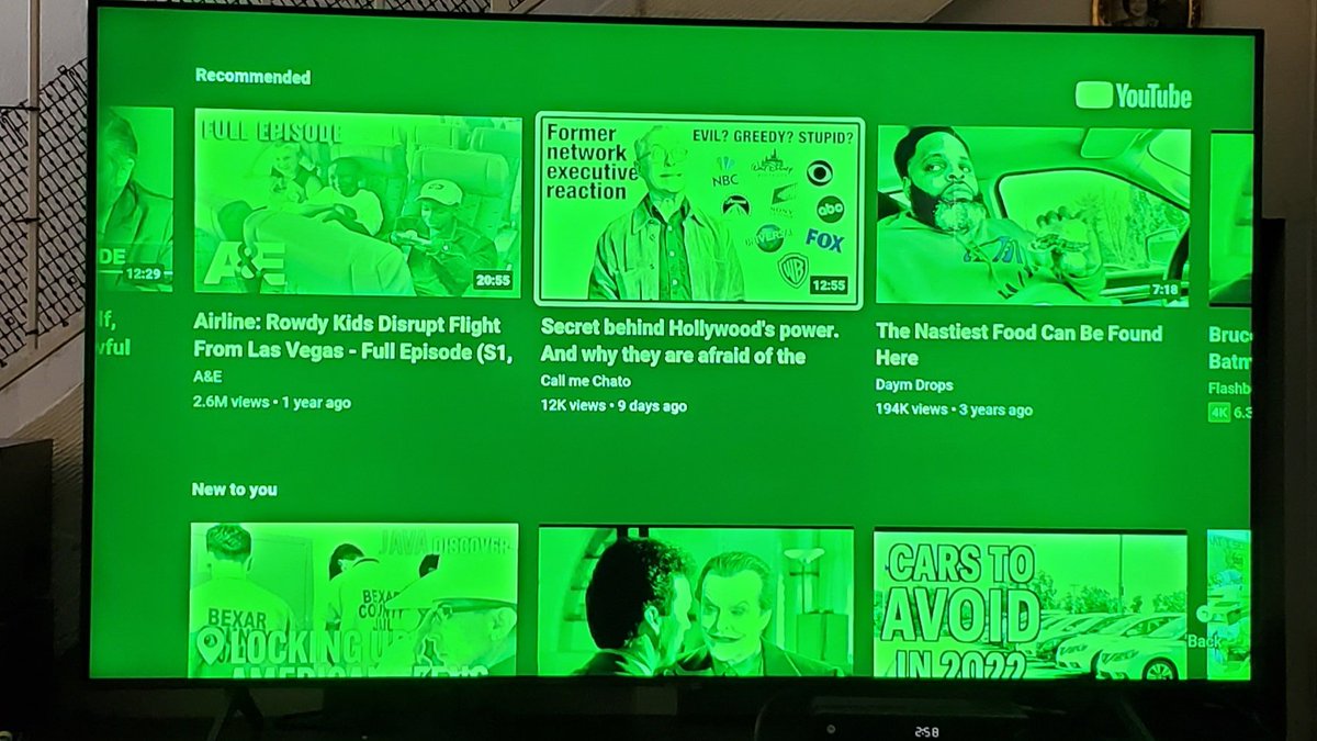 unit17iscode4's tweet photo. @Samsung hey Samsung, why is this happening to a new TV? https://t.co/61hhDosqyM