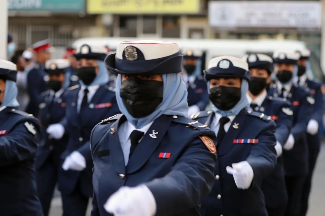 MOi_B3's tweet photo. تحت رعاية سمو الشيخ خليفة بن علي بن خليفة آل خليفة محافظ المحافظة الجنوبية، أقامت وزارة الداخلية عرضاً للطابور العسكري بسوق الرفاع وذلك بمشاركة مختلف إدارات الوزارة

#المحافظة_الجنوبية 
#وزارة_الداخلية 
#شرطة_البحرين 
#moi_bahrain 
#bahrainpolice 
#ministry_of_interior https://t.co/TuCNSEaPYV