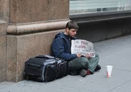 Перед бомжей. Бездомные люди в Нью Йорке. Интеллигентный Бездомный.