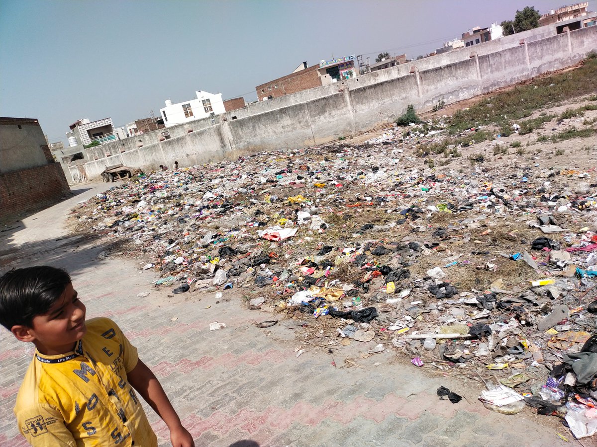 sp_saab1's tweet photo. @cmohry #MCkaithal The location of this garbage is gaibi sahab mandir, chandana road, #kaithal 136027 ward no. 29. I Wish it is to be clean immediately to save slogan of swachh bharat mission. https://t.co/g5ksPMxcBw