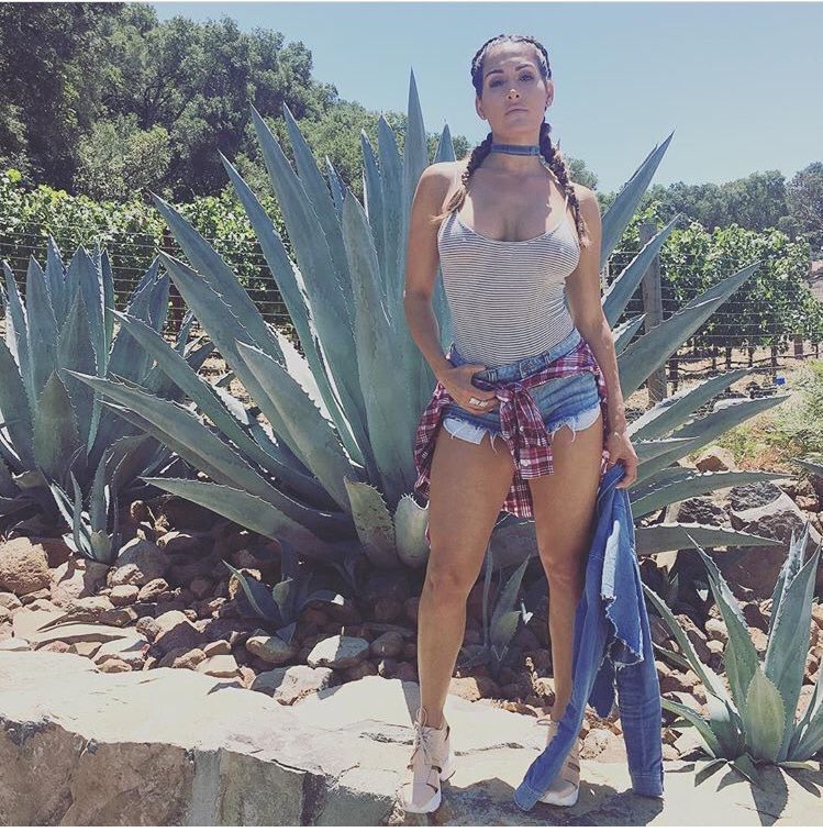 Who has better tits?
RT for Natalya 
LIKE for Nikki Bella