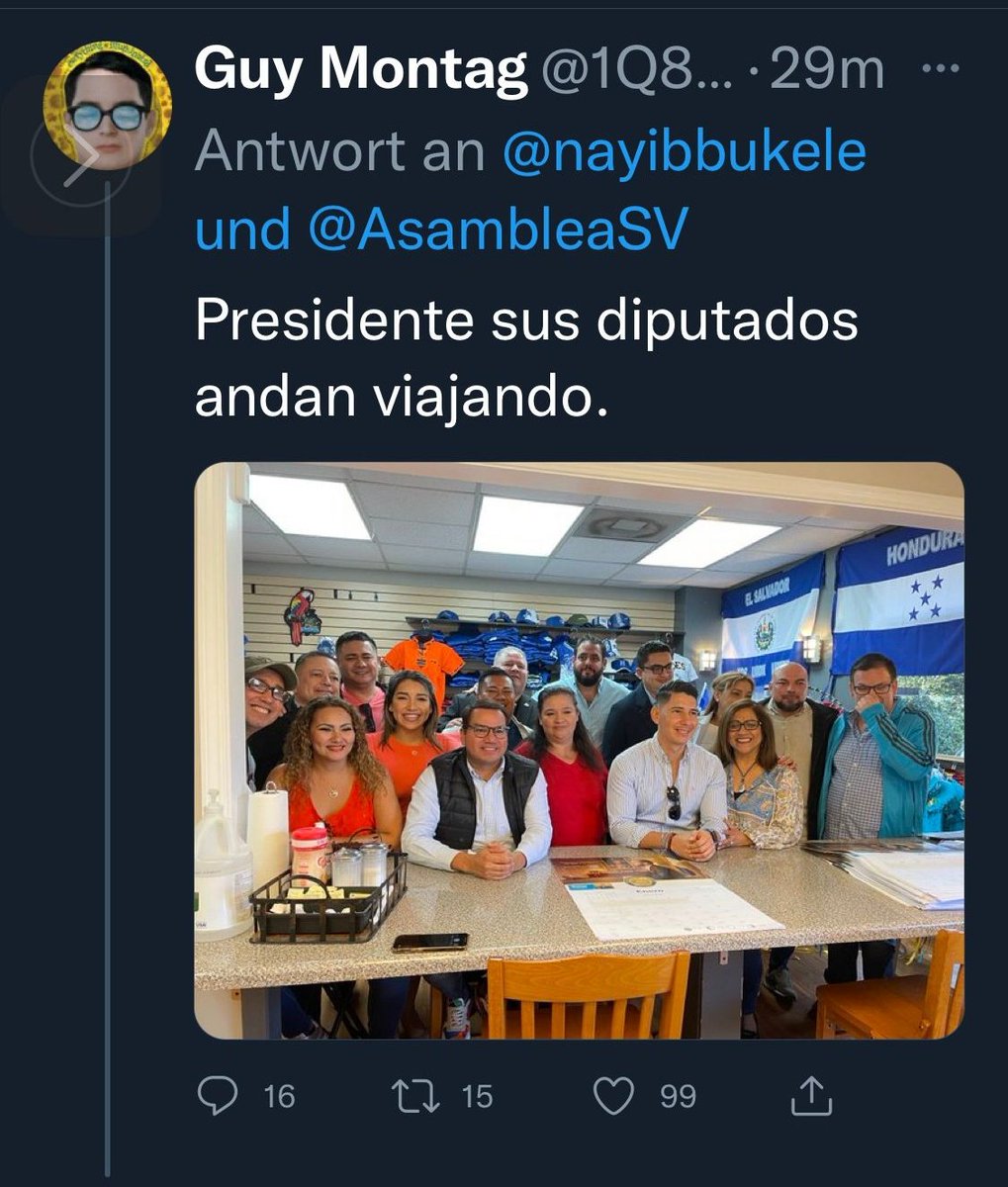 ChatoVergas's tweet photo. Los salvadoreños viajando y estas focas en sus funciones circenses en los Estados Unidos. Gracias por dar a conocer sus prioridades . https://t.co/XR9P0f0uOE