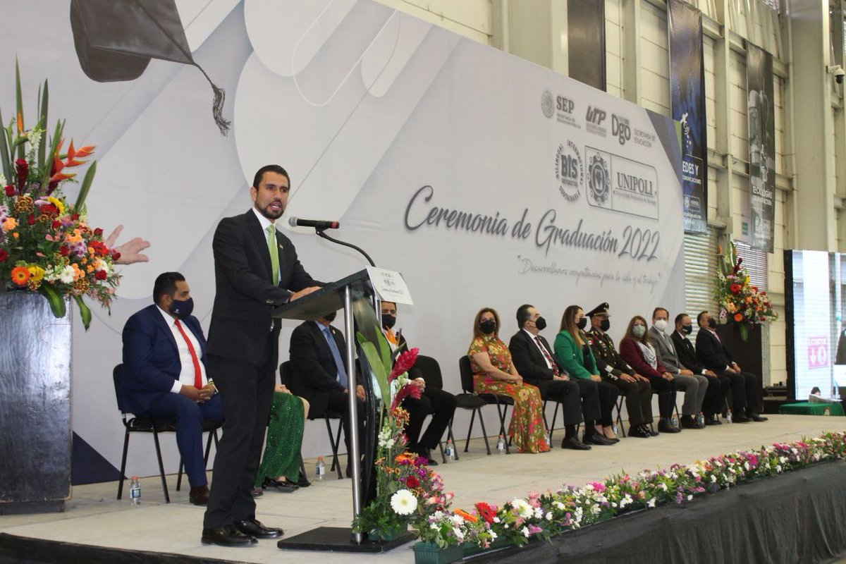 FcoIbarraGuel's tweet photo. Hoy la @unipolidgo entregó 239 nuevos profesionistas. Ante autoridades municipales, estatales, federales y legislativas, así como de padres de familia y profesores, reconocimos a los egresados, que a pesar de la pandemia concluyeron sus estudios profesionales.

#Enhorabuena https://t.co/1qHRiNjCgb
