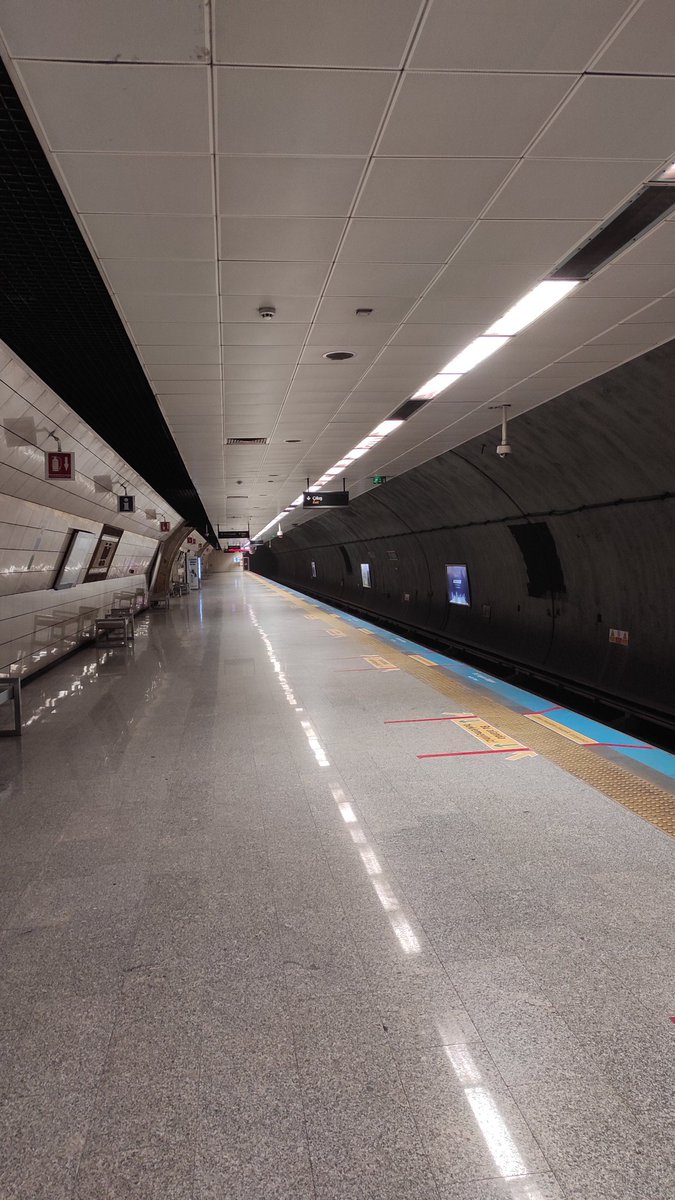 bugun metrodaki en guzel kiz bendim
