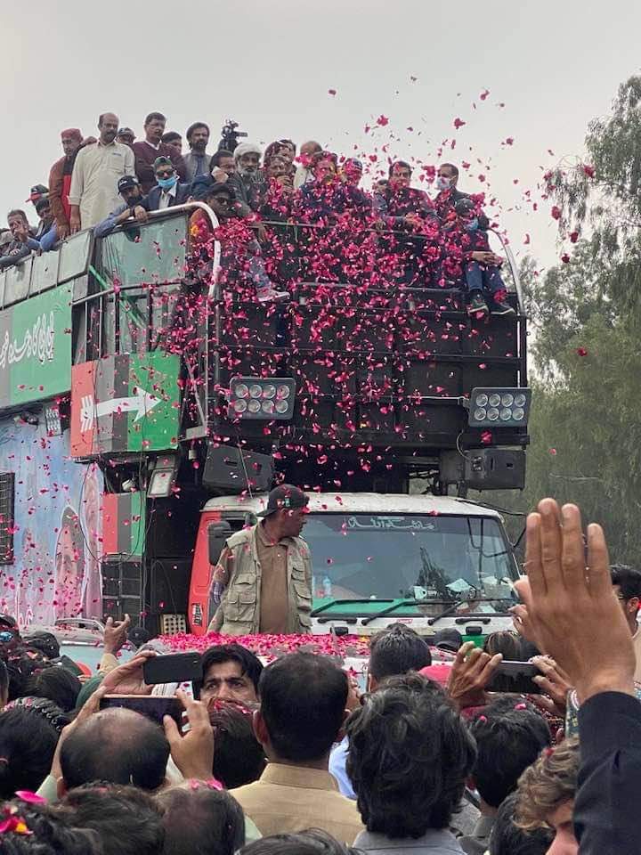 GhoriMuhammed's tweet image. The #AwamiMarch led by @BBhuttoZardari and Bibi @AseefaBZ became the voice of Pakistan, and historians will always remember that millions of people in all cities of Pakistan received a warm welcome everywhere.
They are only Hope of Pakistan's Nation, We are proud of you.