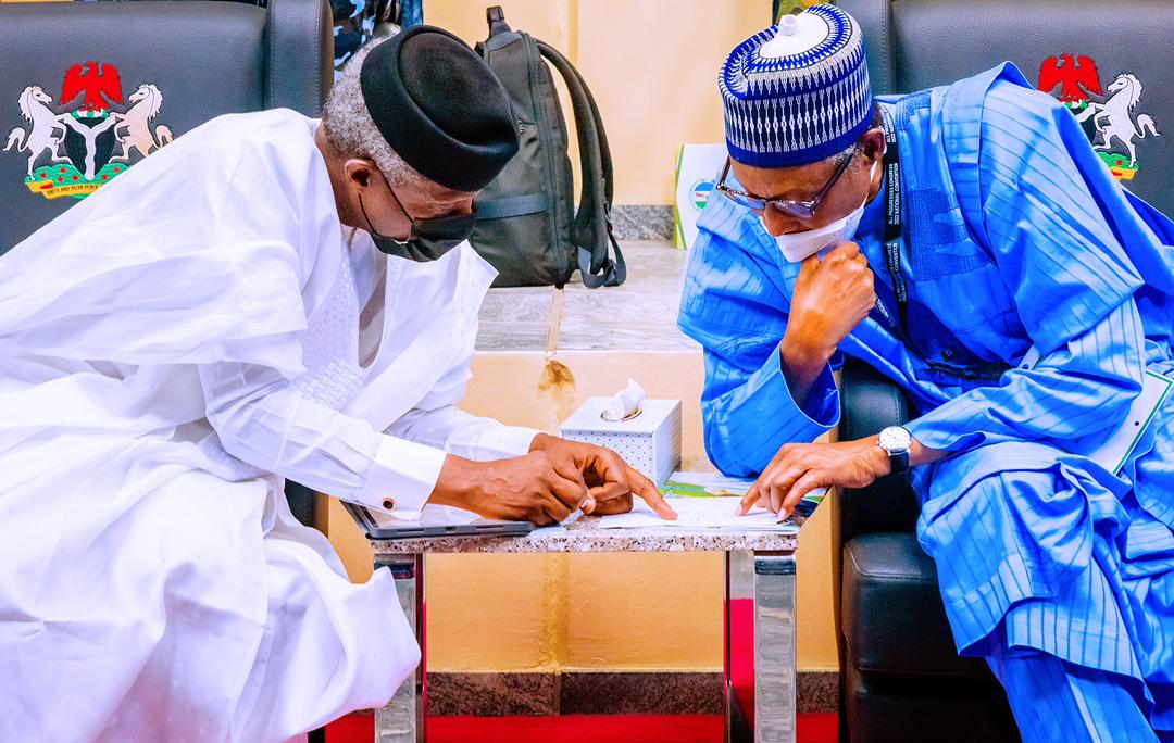 bisuclef's tweet photo. Some pictures from the #APCNationalConvention.

President Buhari, Prof Osinbajo, Asiwaju Tinubu and others at the APC national convention. 

#Nigeria https://t.co/JkBQDotCAr