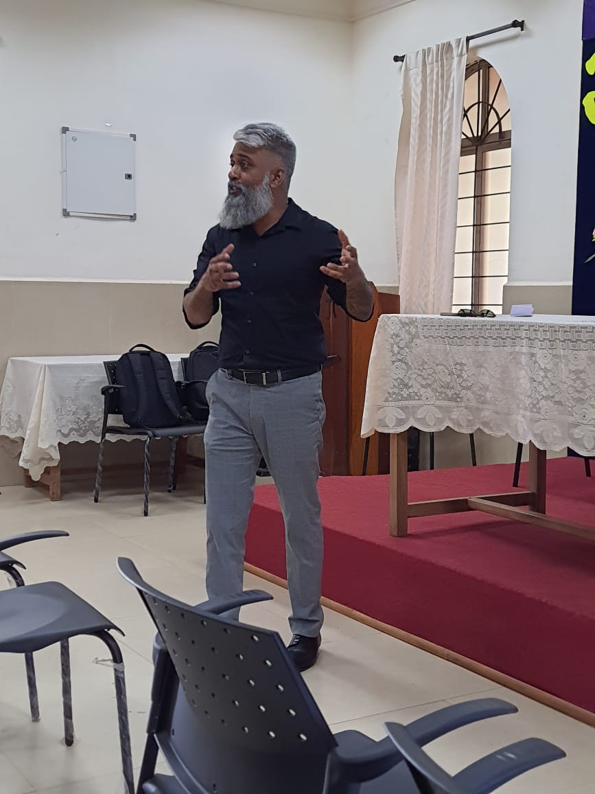 GCSanquelim's tweet photo. Glimpses of the "Talk on Internship" conducted on 26 March, 2022, jointly organized by the Postgraduate Department of Economics and the Directorate of Placement Cell of Govt. College, Sanquelim. The Resource Person for the session was Mr. Surajj Palekar. https://t.co/TbgJnlVVoz