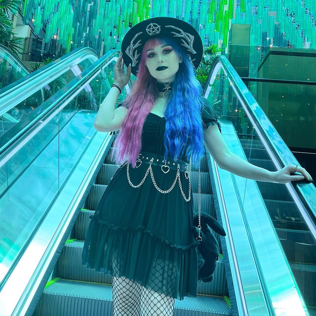 RestylePL's tweet photo. eliseelicious looks so perfect in the PAGAN hat 🖤
#pagan #gothic #goth #gothgirl #alternativefashion #restyle
https://t.co/T7fTBdhtuU https://t.co/SBmuCQS9GW
