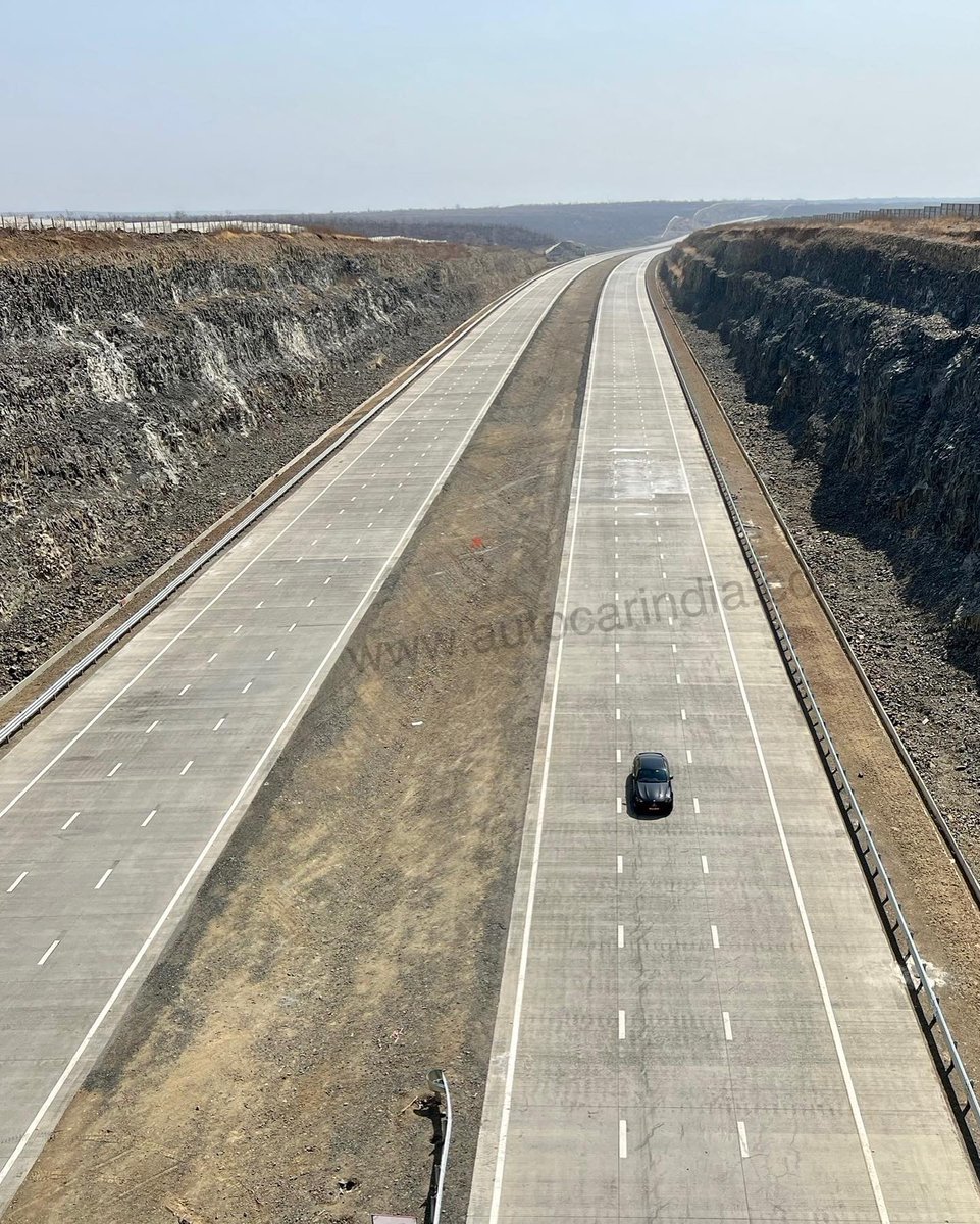 autocarindiamag's tweet photo. ☀️ We’re getting an exclusive taste of the Samruddhi Mahamarg (Hindu Hurudaysamrat Balasaheb Thackeray Maharashtra Samruddhi Mahamarg) behind the wheel of a Mercedes-AMG E 63 S! @MercedesBenzInd https://t.co/ubGFRcYYHa