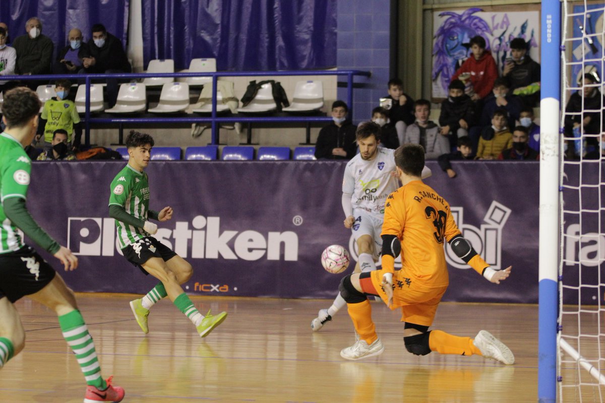 betisweb's tweet photo. Un ciclón llamado Betis 3-6. #Crónica Alzira FS – Real Betis Futsal B https://t.co/5x8cdOghJt  por @lamosca67 
#BetisFS B https://t.co/T5TRtoVOk9