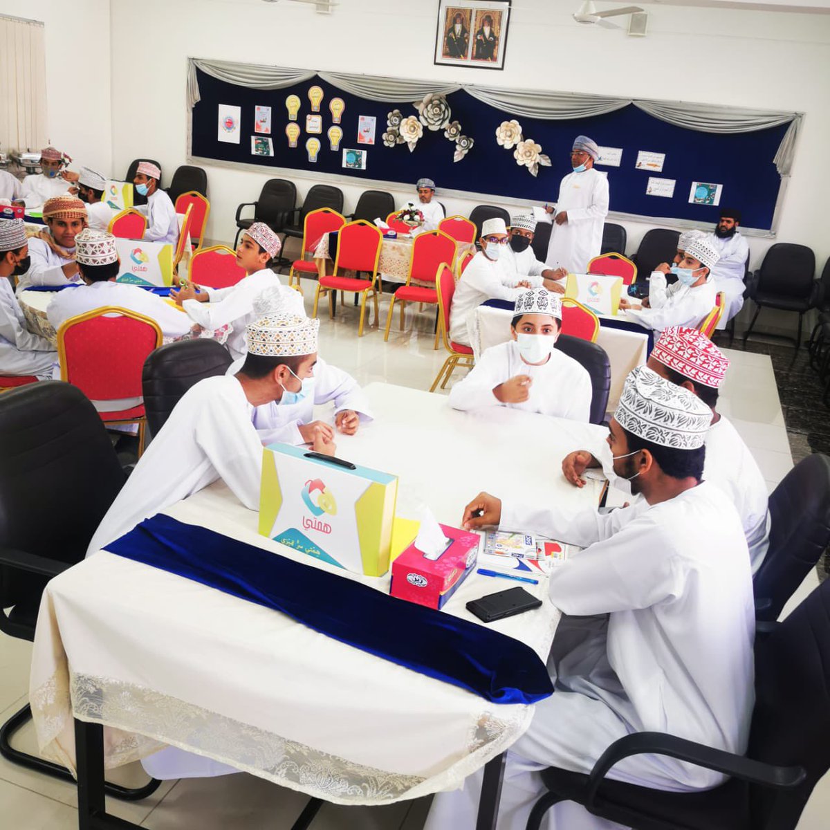Eduactivemct's tweet photo. #مبادرة
#يحدث_الآن 
#الورشة_التدريبية التسوق والهوية التجارية للإستاذه/أمل بنت خميس الجشمية @Hemity_oman
والتي تهدف إلى أن يتعلم الطالب أهمية الهوية التجارية
و أنواع الهويات التجارية
وأيضا صنع هوية تجارية والترويح للمنتج. أقيمت الورشة بمدرسة @s_almahammed  

#تعليمية_مسقط https://t.co/vqkTZVcDtQ