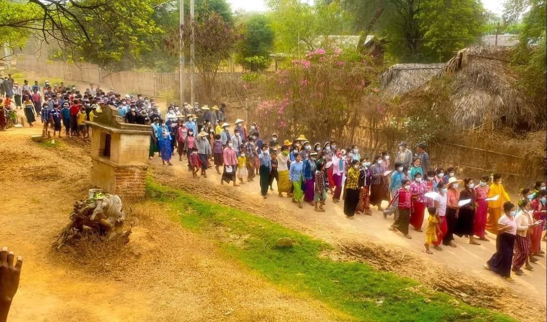 Powerful anti-dictatorship movement led by revolutionary youths from #AyarTaw tsp was held to protest against military dictatorship today.

#FckTheFascistMilitary
#2022Mar27Coup
#WhatsHappeningInMyanmar