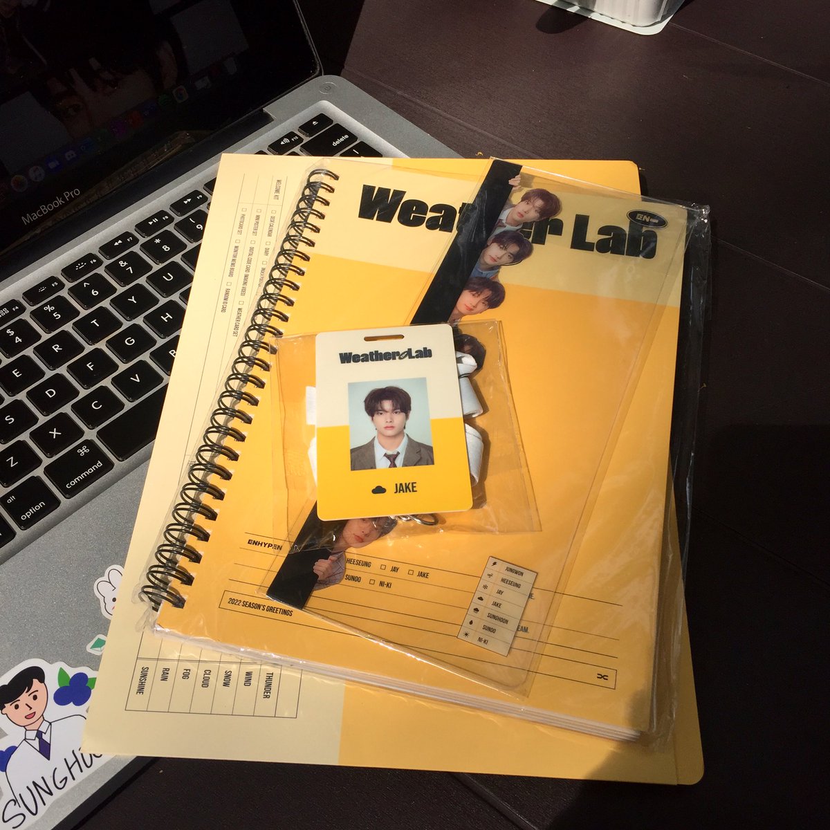 callmehoonie_'s tweet photo. 𓂋 ✴︎ Hi, @sparklemerch !!
My SG tingz r here na. Thank you so much for packing it safely!
#SMS_feedback https://t.co/gdbtz1VFei