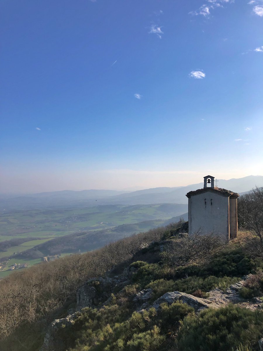 Blandine_42's tweet image. S’aérer dans le #Pilat et grimper jusqu’à La Chapelle 💙 #MontMonnet 
#MagnifiqueFrance #loirestory