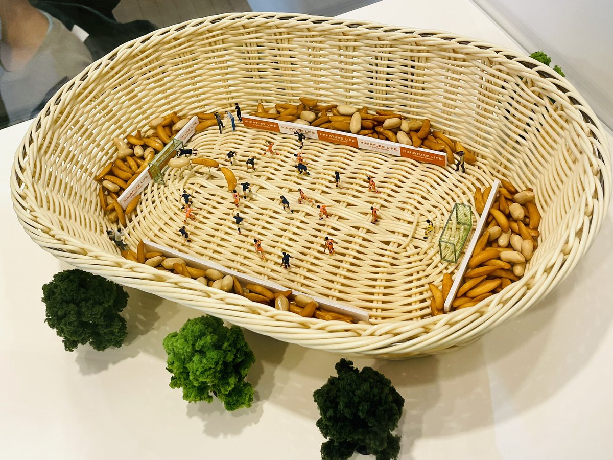 誕生日にミニチュアライフ展行ってきたよ!
作品はもちろんユニークでユーモアがあるものばかりだったけど、壁に描かれたイラストがまさか直筆のものとは…!(たぶん直筆だと思う)
#ミニチュアライフ展新潟