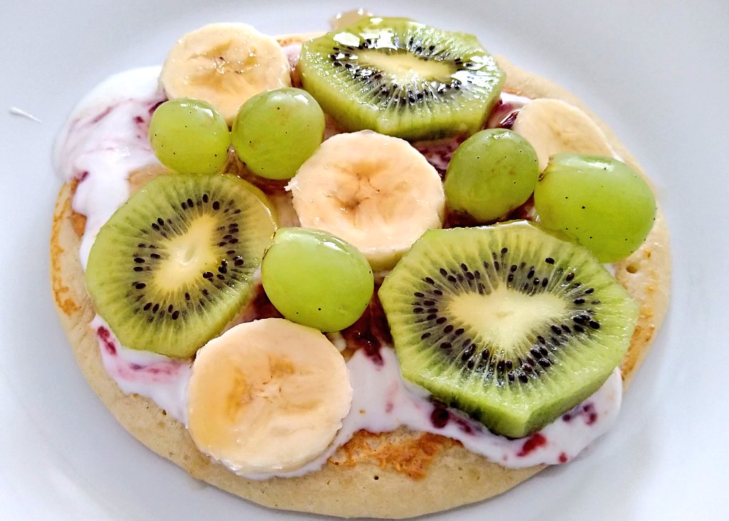 BakingCooking's tweet image. Happy Sunday 👩🏻‍🍳🥞🥝🍌🍓🥜🍁🤤 Pancakes with Greek yogurt, peanut butter and fruit 😋 #sundayvibes #breakfast #HappySunday #Cooking #food #foodie #pancakes