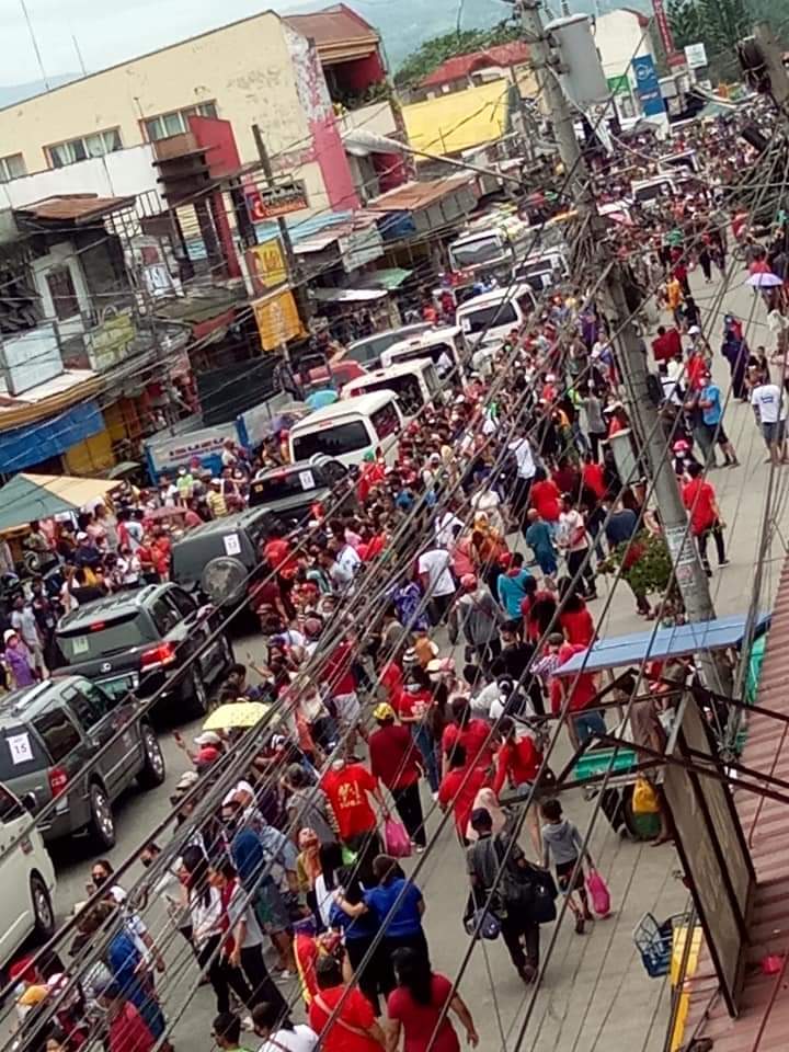 Lady_BeeLah's tweet photo. Habang nasa polomolok gym ang iba kami naman dito sa labas tamang abang lang..

#SouthCotabatoForUNITEAM https://t.co/dJ320S0weE