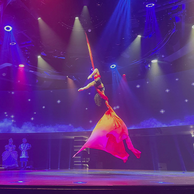 MSCCroisieres's tweet photo. En cette #JournéeMondialeDuThéâtre, nous vous proposons de passer en coulisses pour découvrir une journée dans la vie de nos extraordinaires artistes 🎭

Merci à tous nos artistes qui travaillent chaque jour pour émerveiller nos hôtes !

#DécouvrirLeMondeEnGrand #MSCGrandiosa https://t.co/pR1piWXlFg