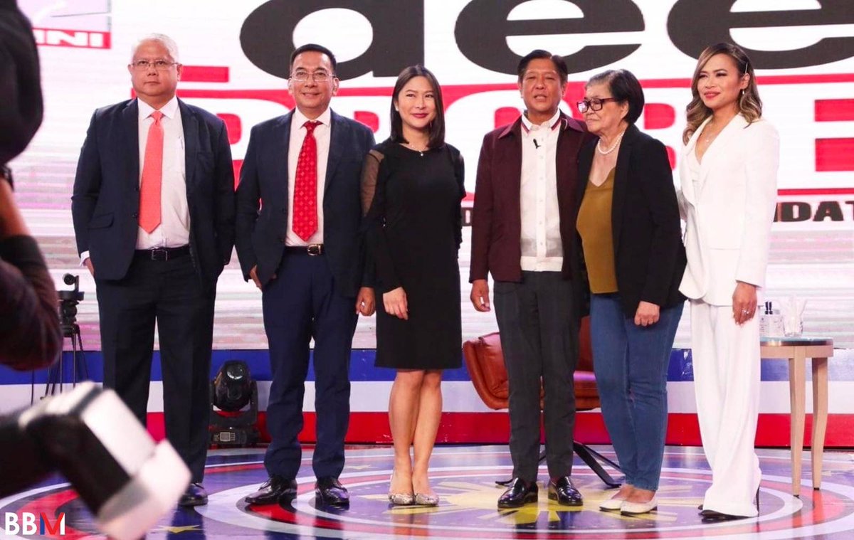 bongbongmarcos's tweet photo. Maraming salamat sa @smninews at sa mga respetadong panelists ng Deep Probe para sa oportunidad na maibahagi ko ang aking mga plano at solusyon sa iba't ibang isyu ng ating bansa. https://t.co/dx5isaxGft