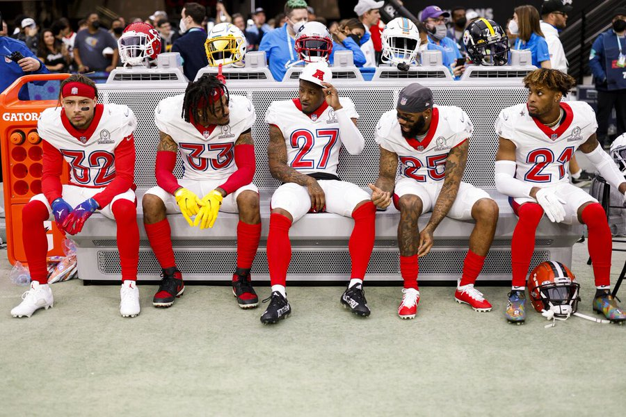 nflrums's tweet photo. Several #Chargers players have been recruiting Tyrann Mathieu. #NFLRumors #BoltUp https://t.co/Hat0BonCA4