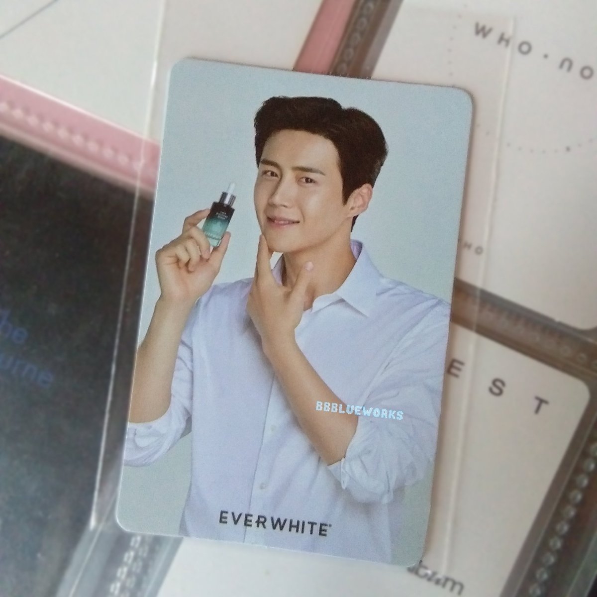 bbblueworks's tweet photo. wts lfb ph #bbbentables 

kim seonho everwhite cica green official photocard

✅ onhand, clean. i got this from their store.
💵 320 php (300 if payo)

pls check pinned tweet for details!

[ wtb lfs ksh kdrama start up hometown chachacha han jipyeong chief hong banjang ] https://t.co/5014qOuMHO