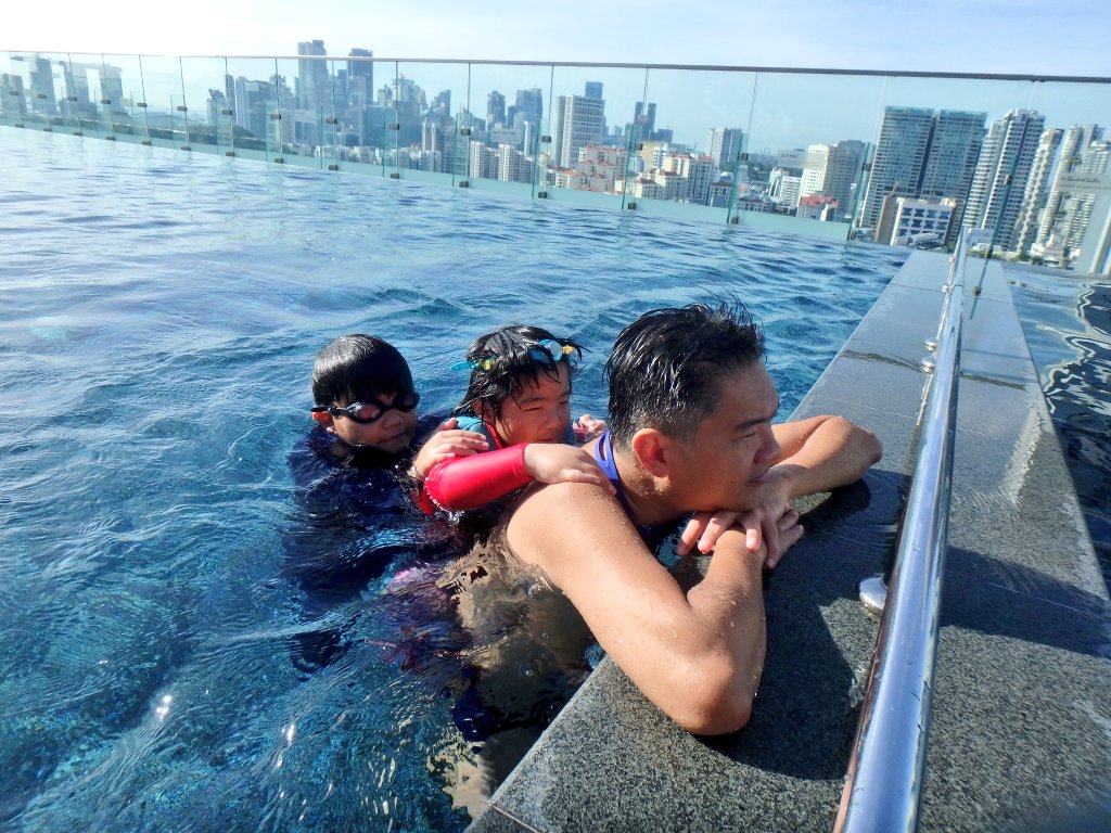 PhantomNuts's tweet image. I was trying to chill out and my kids latched onto me. Not complaining though. Once they become teenagers, I will miss these moments.