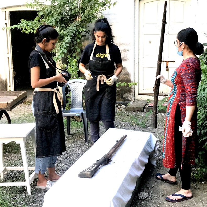 Mahira_Org's tweet photo. #Handling of the #collection at the #RajkotRajyaFoundation.

State-of-the-art handling guidelines on various #objects brought out for RRF's collection at the #RanjitVilasPalace.

#Museums #UNESCO #ICOM #MahiraFoundation #MahiraArtManagement #RoyalFamilyOfRajkot  #Rajkot #Gujarat https://t.co/FbaFkqpl5F