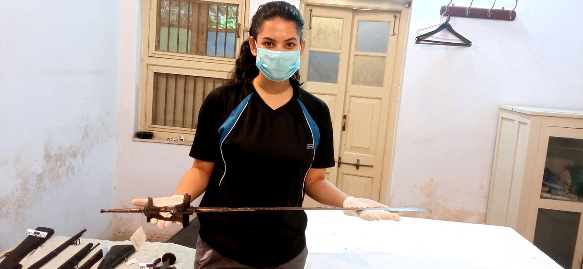 Mahira_Org's tweet photo. #Handling of the #collection at the #RajkotRajyaFoundation.

State-of-the-art handling guidelines on various #objects brought out for RRF's collection at the #RanjitVilasPalace.

#Museums #UNESCO #ICOM #MahiraFoundation #MahiraArtManagement #RoyalFamilyOfRajkot  #Rajkot #Gujarat https://t.co/FbaFkqpl5F