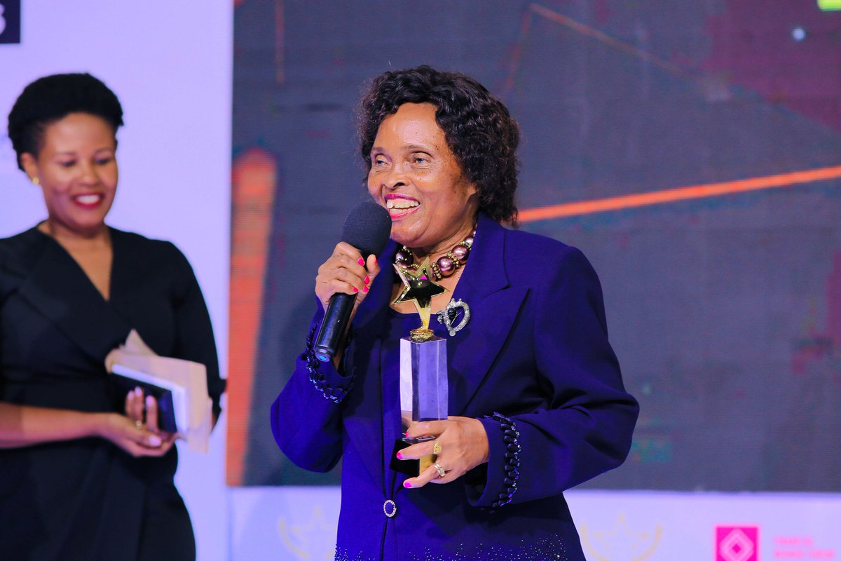 #FinancialWomenAwards 2022

Our Life time achievement winner from Insurance sector💪💪

#FinancialWomenAwards
#Womeninfinancetz 
#WomenInFinance