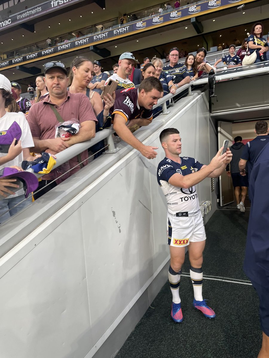 It’s all smiles for the @nthqldcowboys after their comprehensive 38-12 victory over @brisbanebroncos in the #QldDerby 

@chadtownsend10 & Kyle Feldt take selfies with the fans after recording their second win of the season and the club’s second biggest win against Brisbane