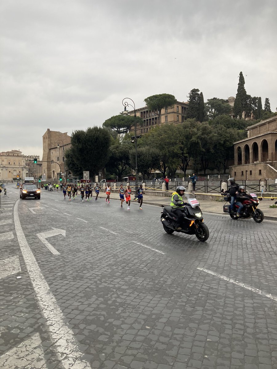 dossard42195's tweet image. Conditions idéal en direct du marathon de Rome #coachDodo #lequipeathle