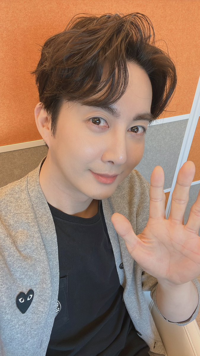 FCLIVE_official's tweet photo. #KIMHYUNGJUN 
💗🍒ONLINE TALK EVENT🍒💗

［📷］
팬 여러분 감사합니다❣️
17시 부터 2부도 잘 부탁 드립니다 😉
皆様有難うございました❣️
17時からの2部もよろしくお願いします😉

part2👉17:00-KST
🔗 https://t.co/YNRf6koE3R

#キムヒョンジュン #김형준 https://t.co/VGvqrcgiFf
