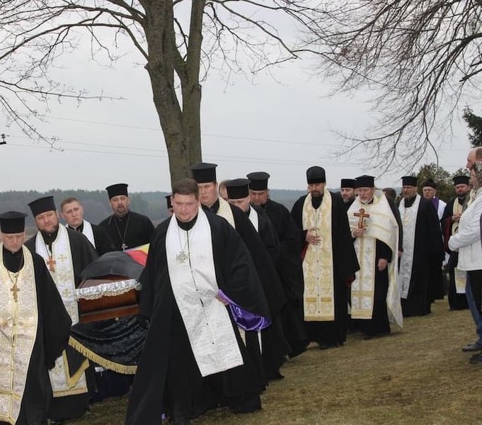 AndriiYurash's tweet photo. Europeans! Citizens of World! Have you seen how funeral of🇺🇦Herо, killed by russians, looks like? No, you haven’t seen! take a look how yesterday residents of one village in Rivne reg. escorted to latter way their countryman, former seminarian Olexandr Tsykun. 2days ago he had 24 https://t.co/pVqMpSZ8uk