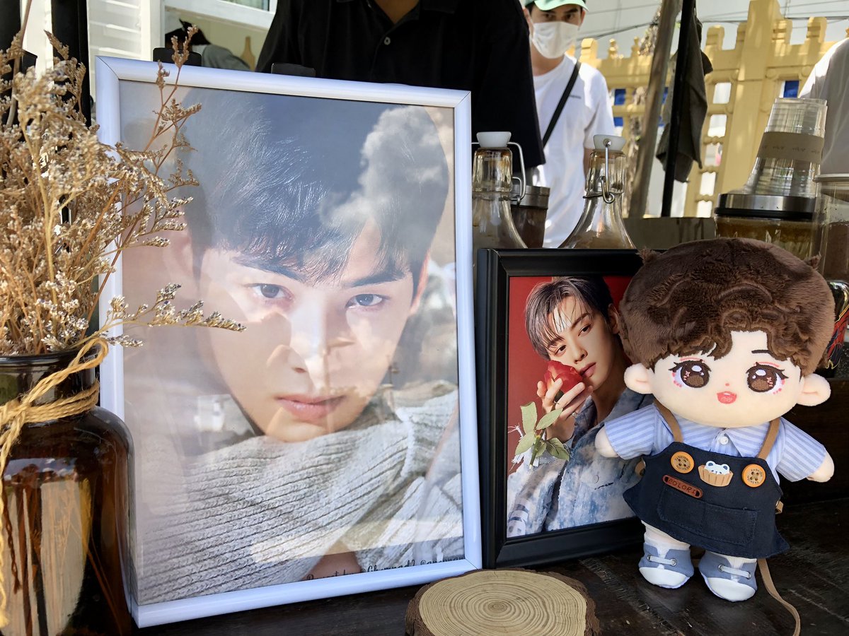 chidnisa's tweet photo. พา Barista อึนอูมาทำกาแฟ 
งานน่ารักมากๆ ขอบคุณผู้จัดงานและของแจก giveaway น่ารักๆ นะคะ (3)

#CHAEUNWOO 
#ชาอึนอู 
#HappyChaEunwooDay
#ChaEunwooDay
#movecoffee
#idoll_allaround #ตุ๊กตาชาอึนอู https://t.co/tBBubjvNIh