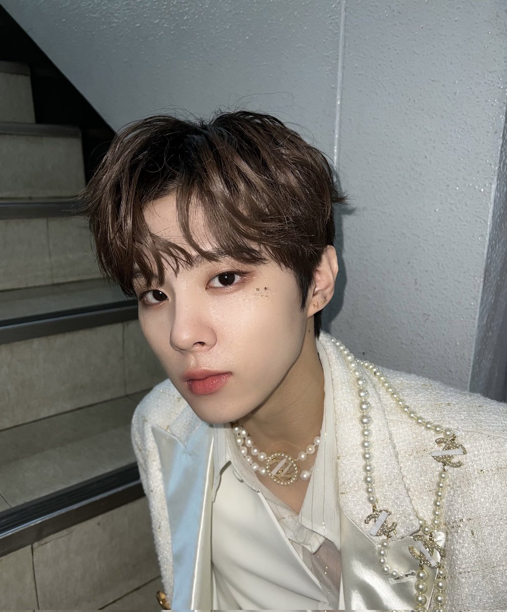 watermelon_ws's tweet photo. 우석아 이번 3집도 수고많았어🧡💜
#우석이는_언제나_스위치온
#Thx_KimWooseok_Switch https://t.co/31XB0nGy18