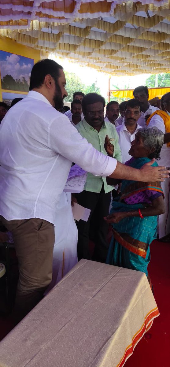 vinothsundram's tweet photo. சிறுவரப்பூர் கிராமம், கம்மாபுரம் ஒன்றியம், கடலூர் மாவட்டத்தில் நெய்வேலி நிலக்கரி சுரங்க நிர்வாகம் நிலங்களை கையகப்படுத்துவதை கண்டித்தும்,

 மக்கள் சந்திப்பு - கருத்துக் கேட்பு கூட்டத்தை நடத்தி மக்களிடம் உரையாற்றினார்.

அண்ணன் மருத்துவர்.அன்புமணி இராமதாசு 

#PMKAgainstNLCLandGrab https://t.co/8JNzAooFA0