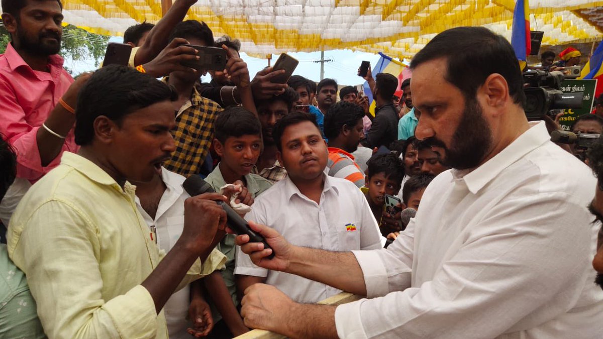 vinothsundram's tweet photo. சிறுவரப்பூர் கிராமம், கம்மாபுரம் ஒன்றியம், கடலூர் மாவட்டத்தில் நெய்வேலி நிலக்கரி சுரங்க நிர்வாகம் நிலங்களை கையகப்படுத்துவதை கண்டித்தும்,

 மக்கள் சந்திப்பு - கருத்துக் கேட்பு கூட்டத்தை நடத்தி மக்களிடம் உரையாற்றினார்.

அண்ணன் மருத்துவர்.அன்புமணி இராமதாசு 

#PMKAgainstNLCLandGrab https://t.co/8JNzAooFA0